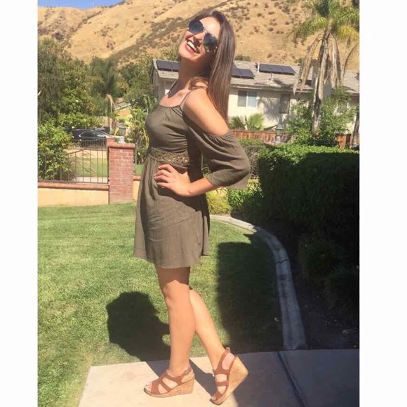 Meet your Posher, Christina - Picture 3 of 6